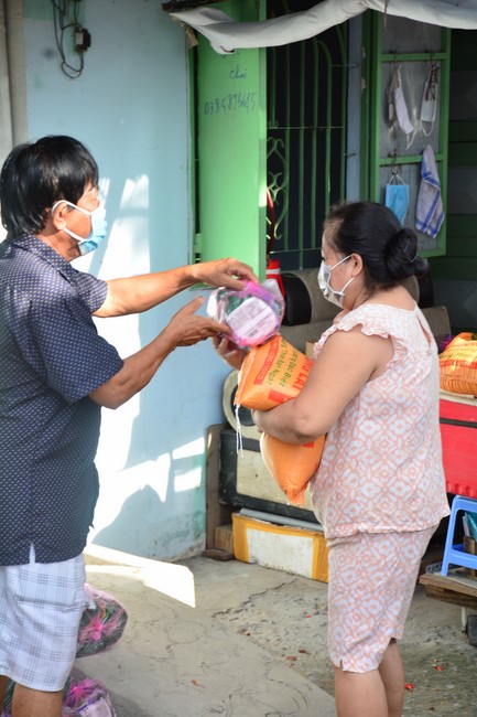 Continuing to support people in need in the Covid-19 pandemic of Hoang Phap Pagoda (series 4)